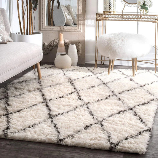 Tapis shaggy blanc et noir élégant