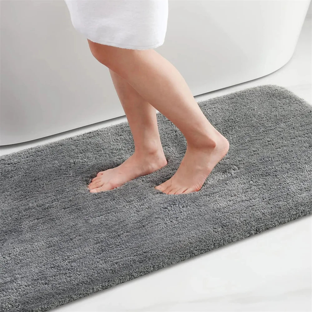 Tapis moelleux de salle de bain gris élégant